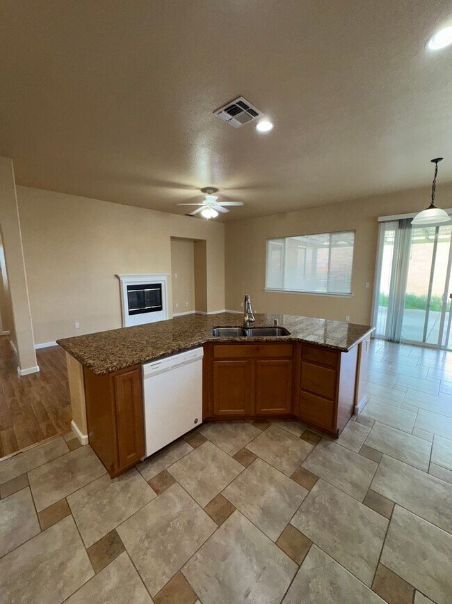 Foto del edificio - A Great House to Call Home!