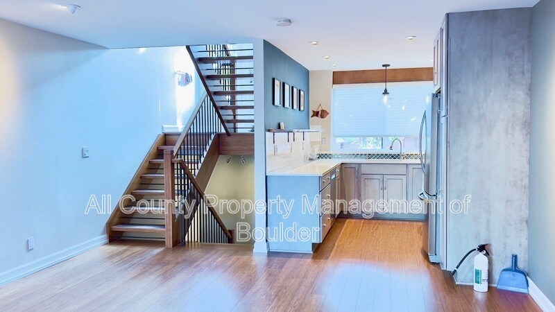 Primary Photo - 2687 Juniper Ave