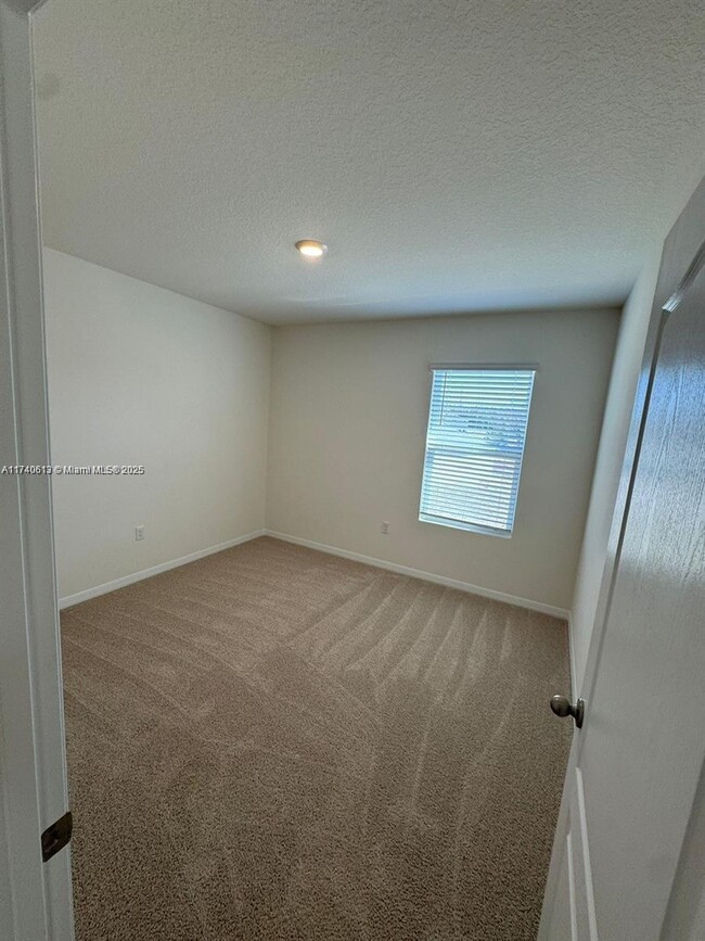 Building Photo - 3464 Sandalwood Dr