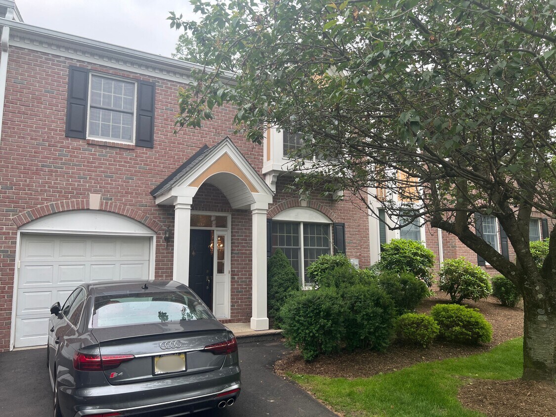 Primary Photo - 75 Spring Hill Cir
