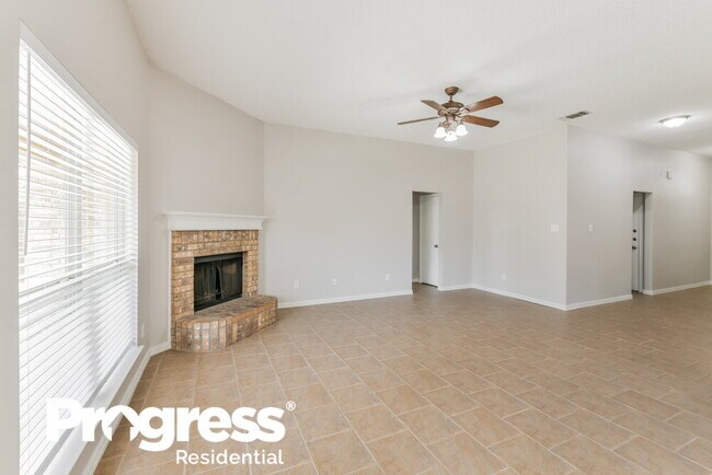 Building Photo - 605 Crestview Ct