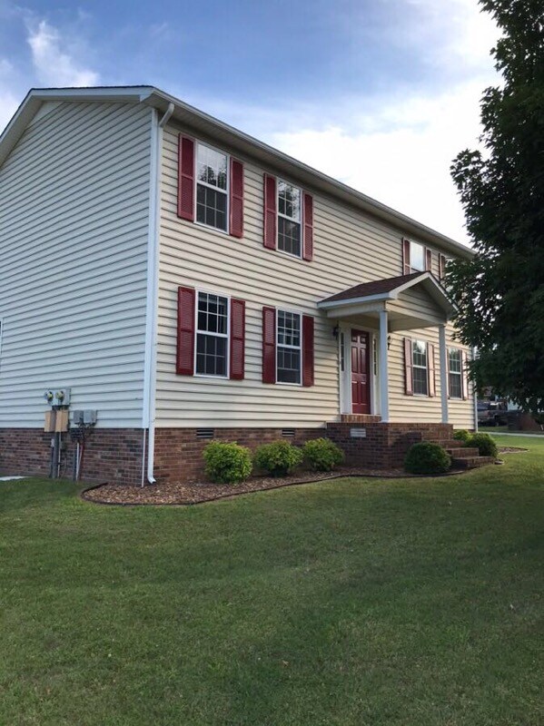 Foto principal - 523 Woods Dr