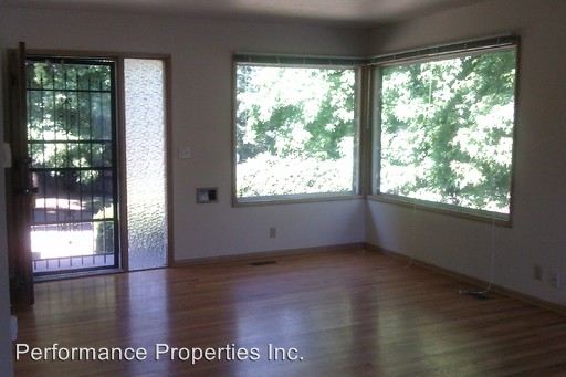 Building Photo - 826 SE Rhone St