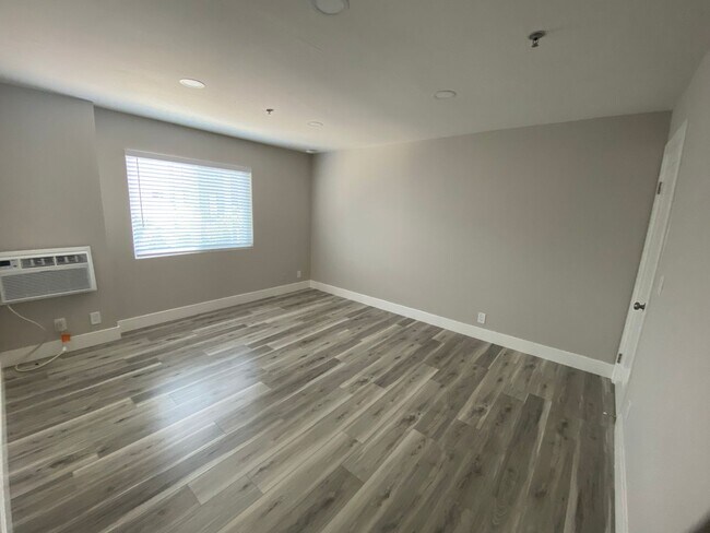 Foto del edificio - 1 bed, 1 bath River Ridge apartment on 2nd floor!!!