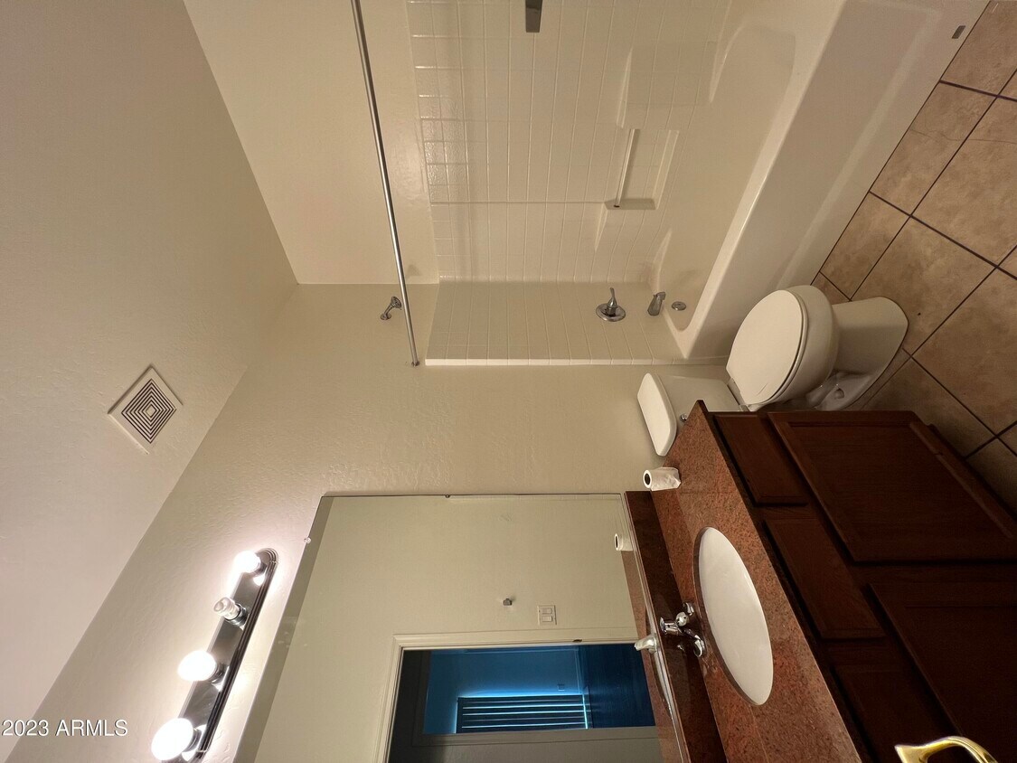 Foto del edificio - 16421 N 28th St