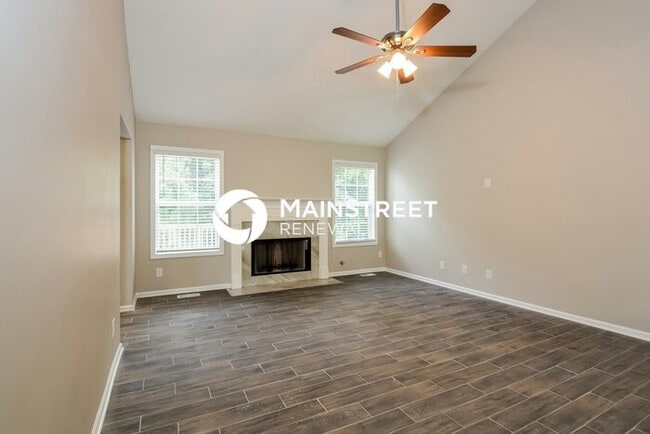 Building Photo - 5 Bedroom Pet-Friendly Home in Douglasville, GA with Main Street Renewal