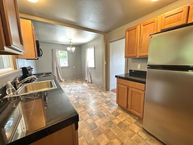 Building Photo - Cedar Hills 2 Bedroom Home! NO PET RENT