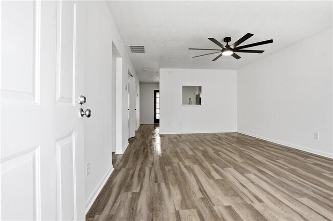 Foto del edificio - 858 Ohara Dr