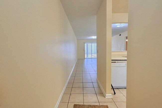 Foto del edificio - AVAILABLE NOW! (Pet Friendly)