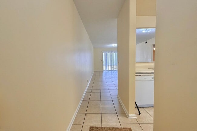 Building Photo - AVAILABLE NOW! (Pet Friendly)