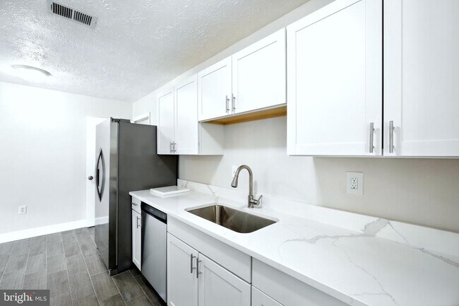 Foto del edificio - 3295 Jesmond Ct