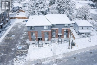 Building Photo - 255 Castor St