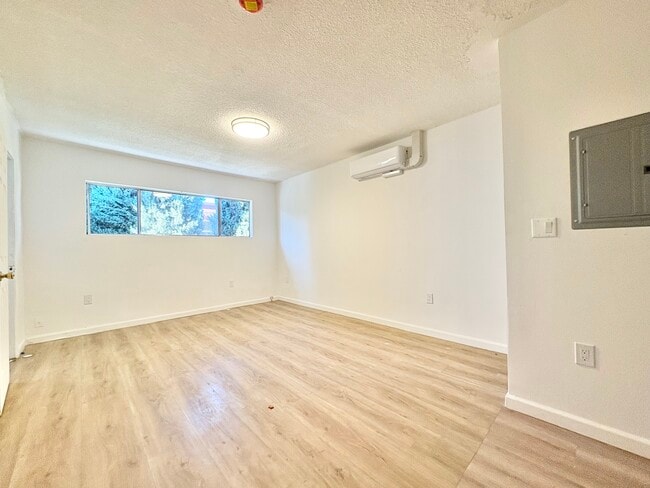 Building Photo - 11604 Sylvan St