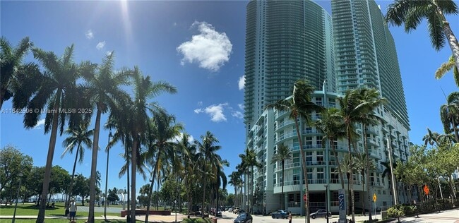 Building Photo - 1900 N Bayshore Dr