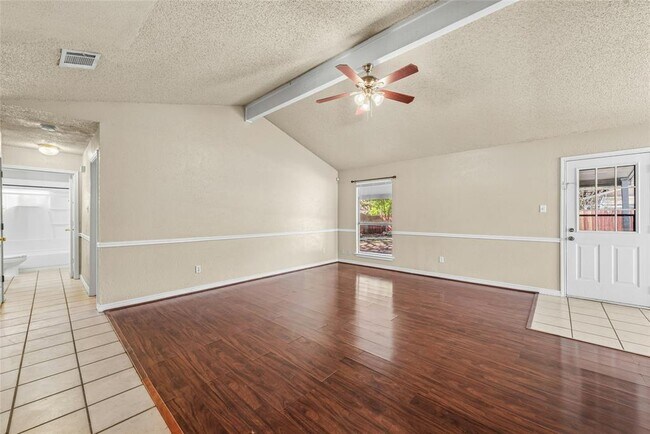 Foto del edificio - 609 Riverwood Dr