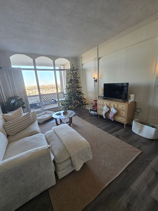 Building Photo - 14 Lockwood Dr