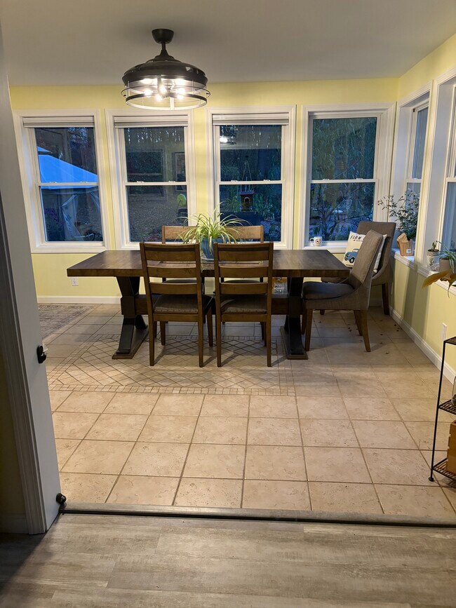 Foto del edificio - 12 Maylane Dr