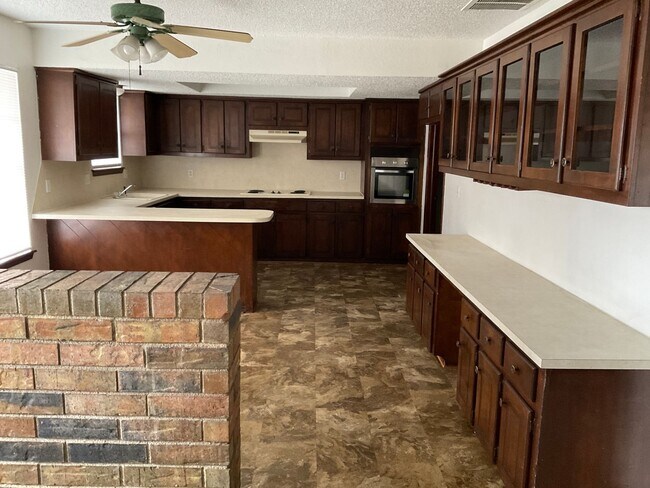 Foto del edificio - 3 bed, 2 bath, 2 car garage