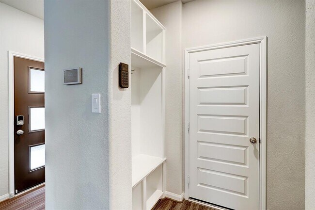 Building Photo - 5506 Oriente Ln