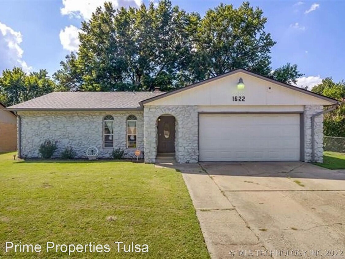 3 br, 1.5 bath House 1622 S. 6th Pl. E House Rental in Broken Arrow