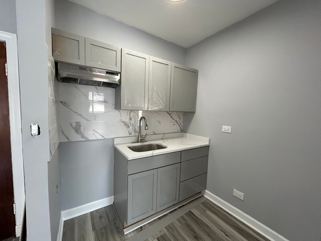 Foto principal - 6956 N Ashland Ave