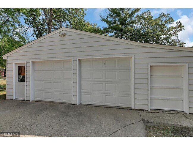 Foto del edificio - 4 Bedroom 2 bath house in Waite Park