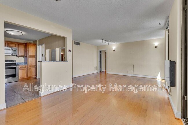 Foto del edificio - 6800 Fleetwood Rd