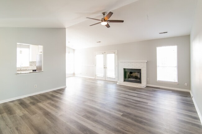 Building Photo - Three-Bedroom Home in Goose Creek, SC