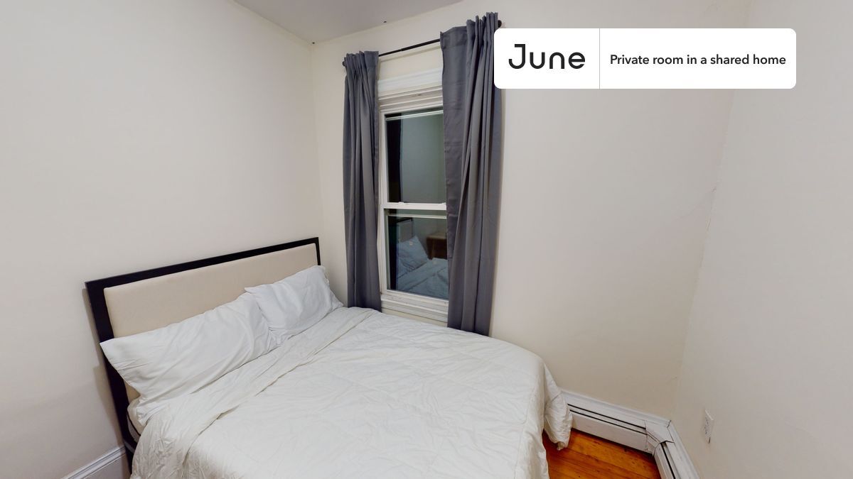 Foto principal - Room in Shared 5 bed/1 bath home