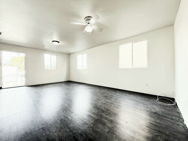 Building Photo - 1440 E 42nd St