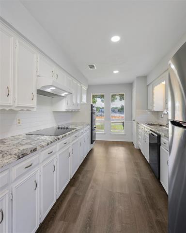 Building Photo - 2609 Pinehurst Dr