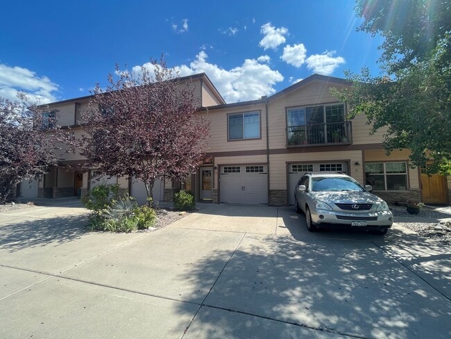 Building Photo - Convenient Location!  1 Bedroom Townhome w...