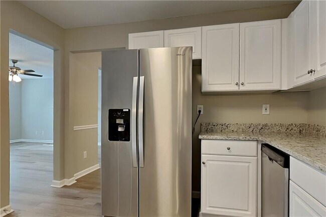 Foto del edificio - 6469 Lester Ln