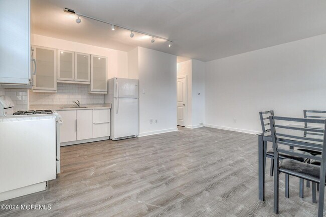 Foto del edificio - 109 McCabe Ave