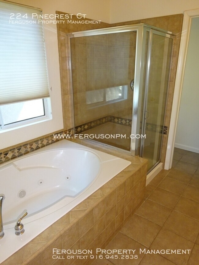 Building Photo - 224 Pinecrest Ct