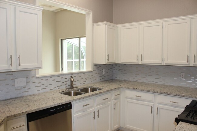 Building Photo - Gorgeous Fully Remodeled 3 bed home