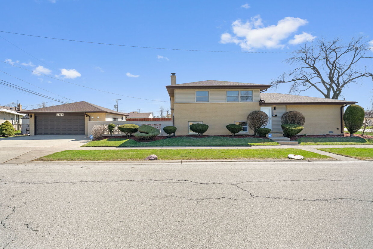 Primary Photo - 7838 W Park Ave