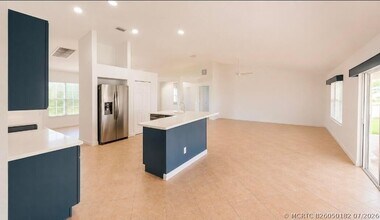 Building Photo - 1567 SW Leisure Ln