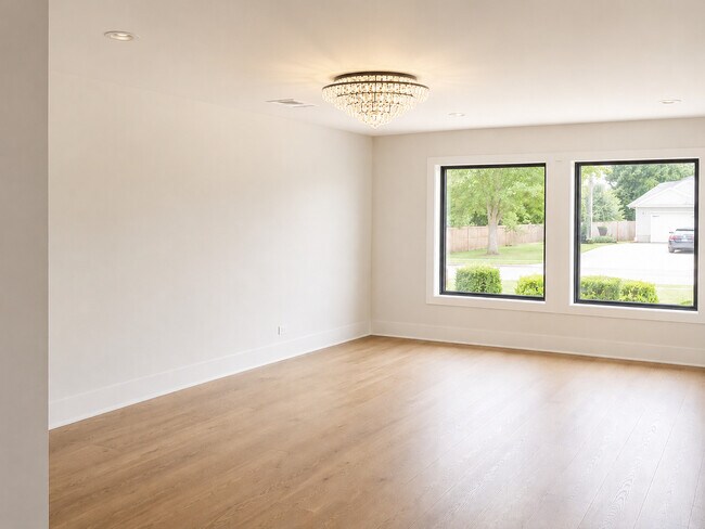 Foto del edificio - 707 W Woodland Rd