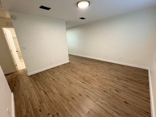 Building Photo - 2825 E Clark St