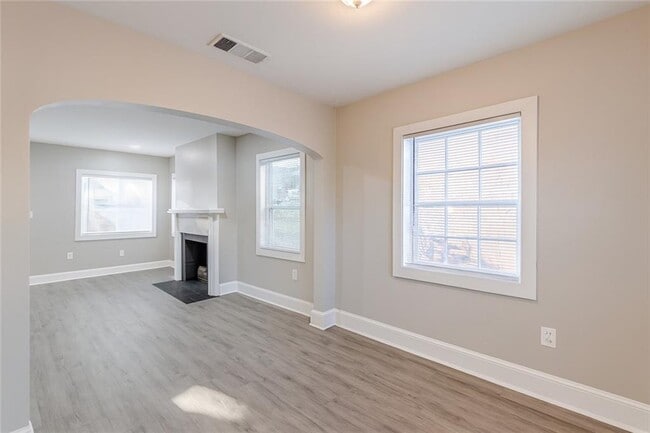 Building Photo - 1376 Westmont Rd SW