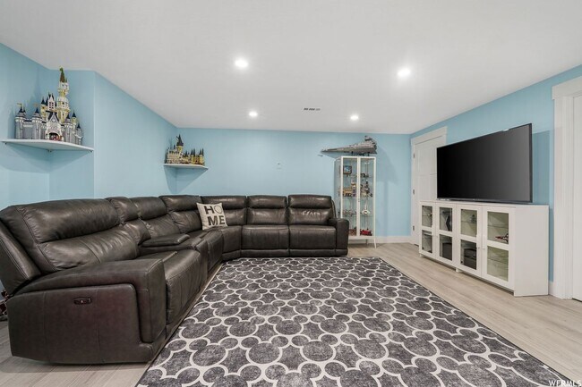 Building Photo - 9288 Castlebury Ct