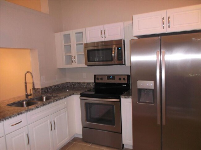 Building Photo - 2811 Riverside Dr