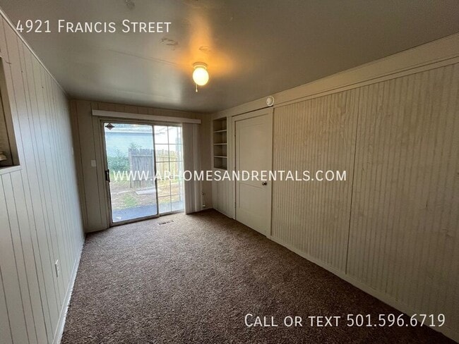 Foto del edificio - 4921 Francis St