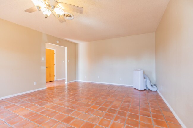 Building Photo - Move in Special: $500 off first month's rent!