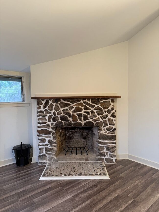 Building Photo - 598 Lonely Cottage Rd