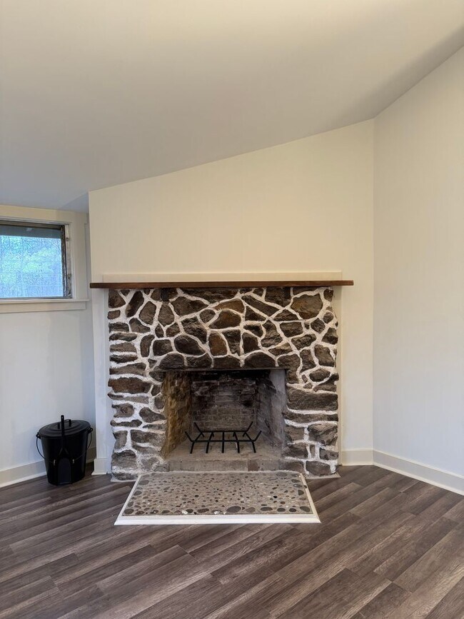 Foto del edificio - 598 Lonely Cottage Rd