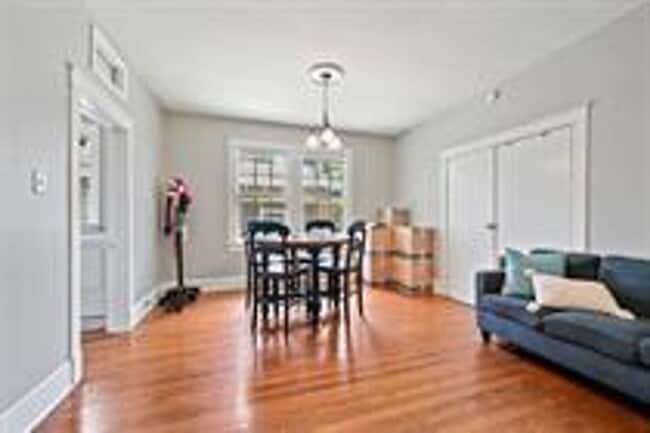 Building Photo - Adorable Cottage Just Steps from LSU's Cam...