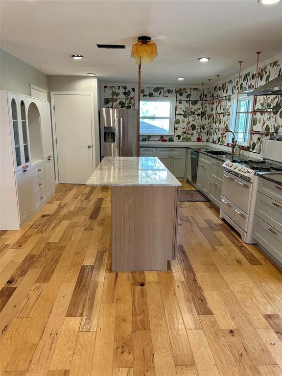 Building Photo - 2507 East Side Dr