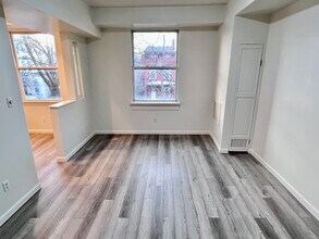 Building Photo - 274 Emming St